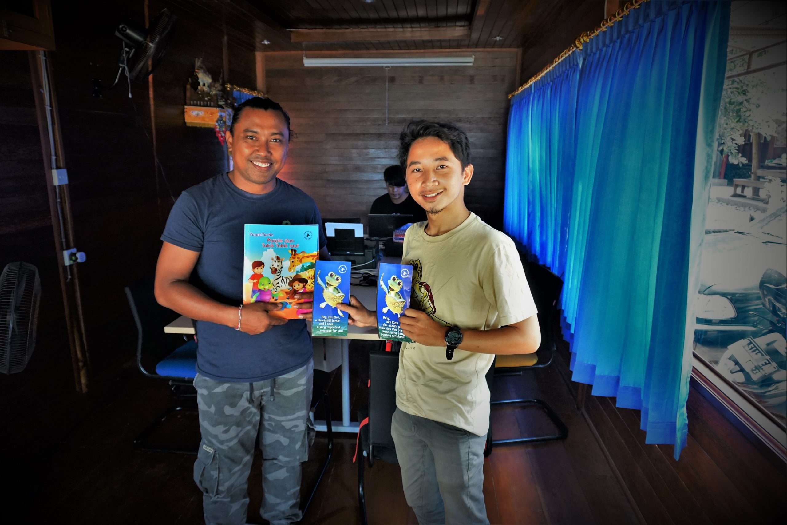 Kampanye Mengajak Wisatawan di Bali untuk Tidak Lagi Membeli Produk Berbahan Sisik Penyu